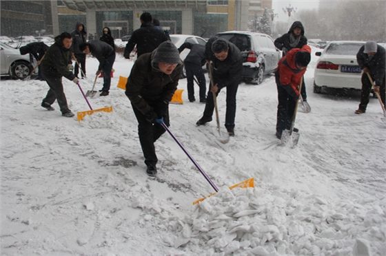 嵩陽煤機(jī)掃雪